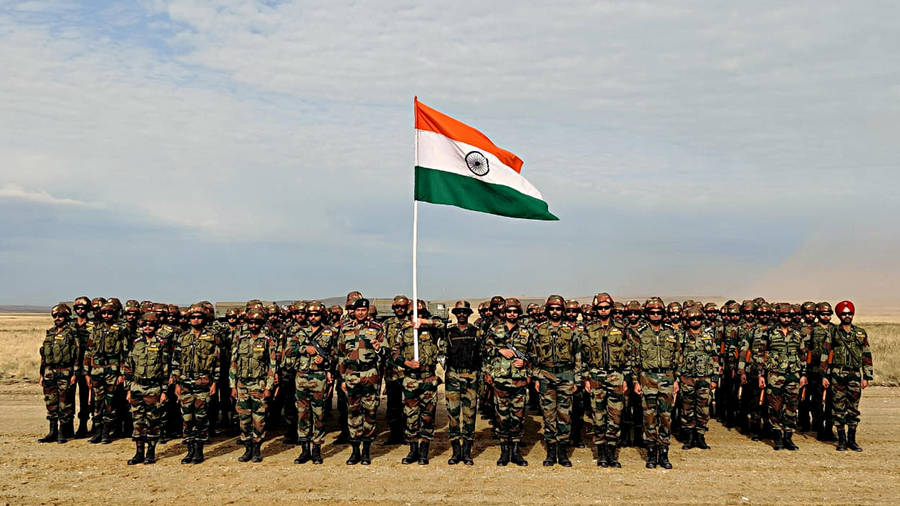Indian Army soldiers with the Indian national flag